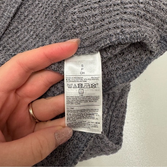Old navy gray waffle knit long sleeve thermal size small - Picture 3 of 6